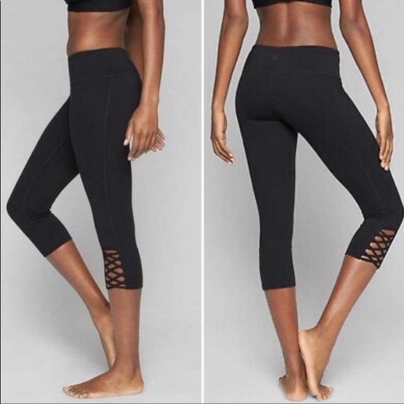 Athleta Pants - Athleta Mind Over Mat Criss Cross Capri Crop Leggings